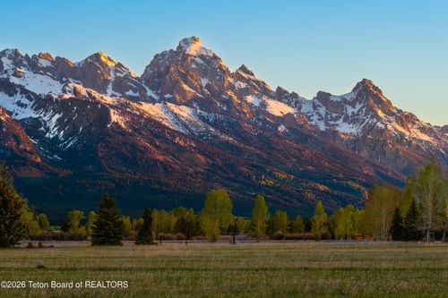805 E Oatgrass Rd, Jackson, WY, 83001 | Card Image