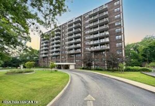 apt-2k-1100 Clove Rd, Staten Island, NY, 10301-3632 | Card Image