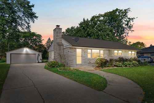 4551 N 100th Street, Wauwatosa, WI, 53225 | Card Image