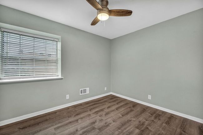 Unfurnished room featuring baseboards, dark wood-style floors, and ceiling fan | Image 15
