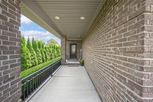 39611 Lakeshore Dr, Harrison Township, MI, 48045-5733 | Card Image