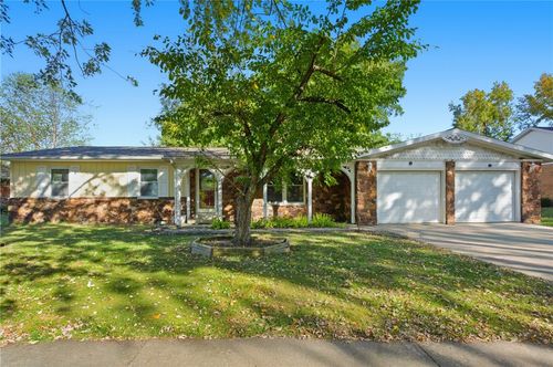 103 Oak St, Altamont, IL, 62411-1717 | Card Image