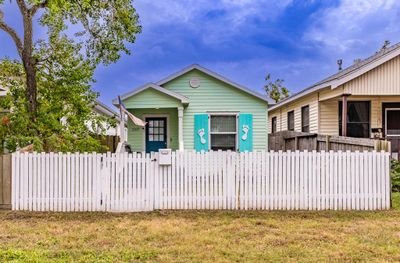 5217 Avenue Q 1/2, House other with 1 bedrooms, 1 bathrooms and null parking in Galveston TX | Image 1