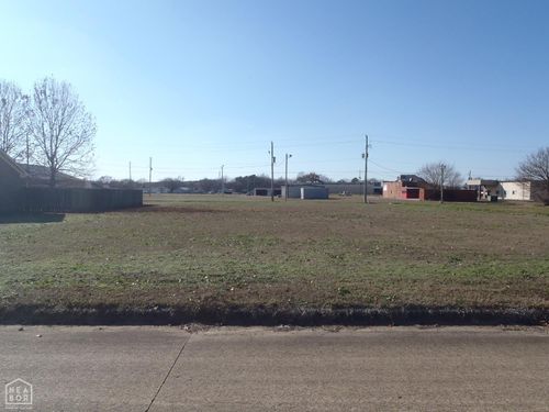 201 Olivia Dr, Newport, AR, 72112-4179 | Card Image