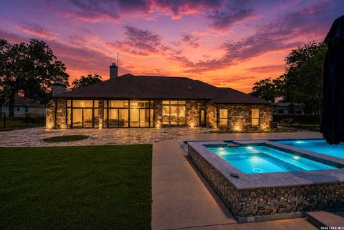 156 Woodlands Dr, La Vernia, TX, 78121-5719 | Card Image