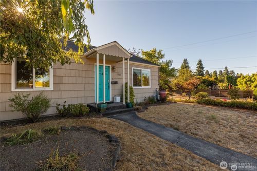 8601 36th Avenue Sw, Seattle, WA, 98126 | Card Image