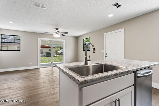 729 Sailfish Dr, Home with 3 bedrooms, 2 bathrooms and null parking in Atlantic Beach FL | Image 10