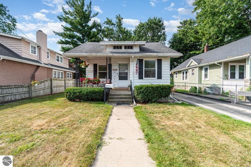 2108 Mckinley St, Bay City, MI, 48708-6809 | Card Image