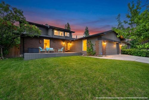 127 Pump Hill Cres Sw, Calgary, AB, T2V4L9 | Card Image