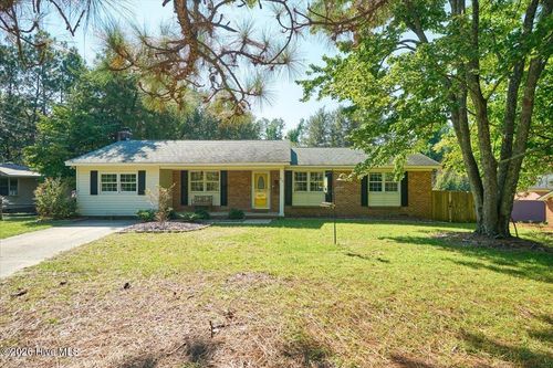 215 S Pinehurst St, Aberdeen, NC, 28315-2010 | Card Image