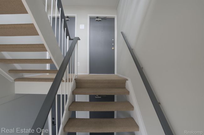 Entry Stairs | Image 21