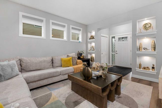 406 Hillcrest Road Sw, Home with 3 bedrooms, 3 bathrooms and 3 parking in Airdrie AB | Image 5