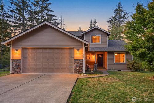 201 E Battles Ln, Grapeview, WA, 98546-9477 | Card Image