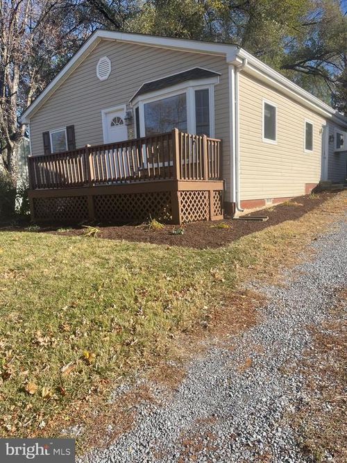 868 Jefferson Ave, CHARLES TOWN, WV, 25414-1222 | Card Image