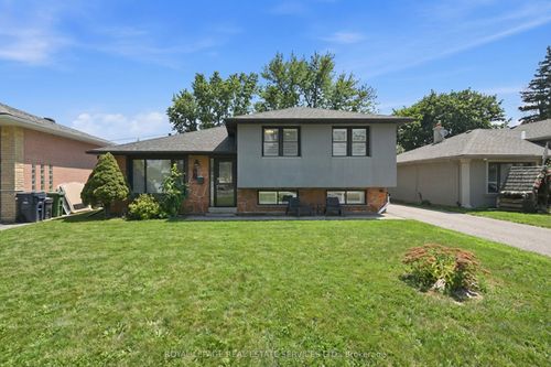 16 Wareside Road, Etobicoke, ON, M9C3B2 | Card Image