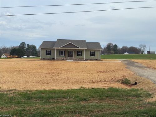 621 W Atkins Street, Dobson, NC, 27017 | Card Image