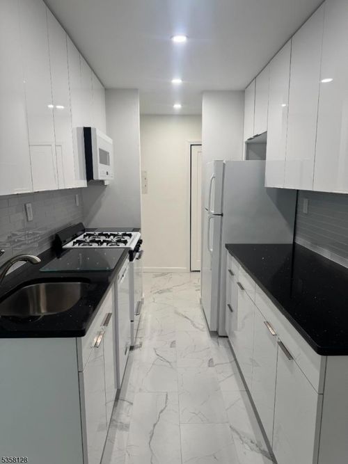apt-b-5 River Rd, Nutley, NJ, 07110-3420 | Card Image