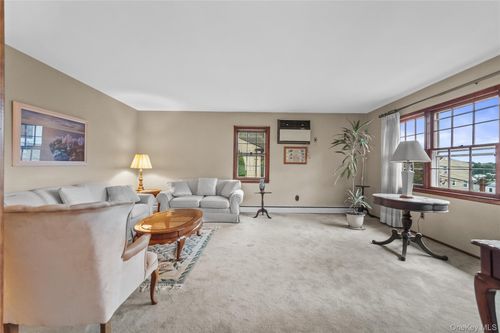 25 Meadowbrook Pl, Yonkers, NY, 10703-1905 | Card Image