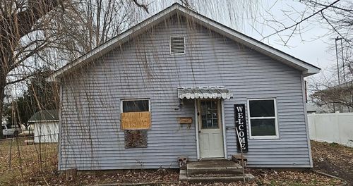 1203 W Oak St, West Frankfort, IL, 62896-3612 | Card Image