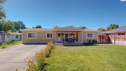 961 N 60th Ave, West Richland, WA, 99353-9736 | Card Image