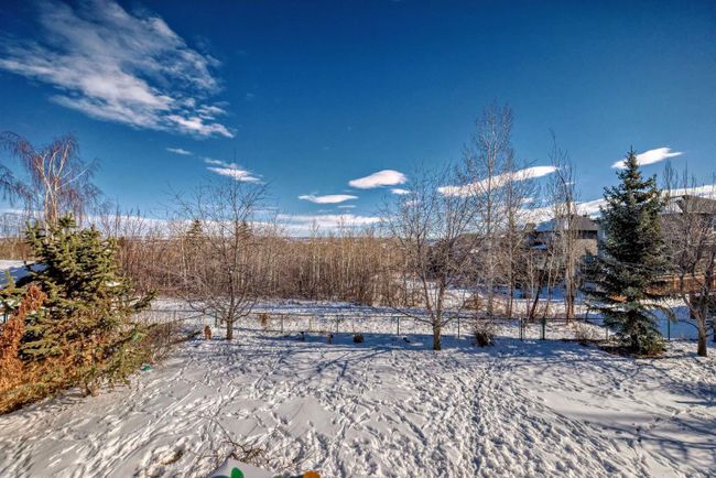 16 Valley Crest Gardens Nw, Home with 4 bedrooms, 3 bathrooms and 4 parking in Calgary AB | Image 9