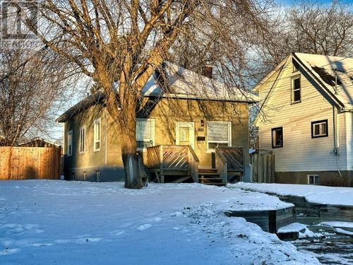 130 Pine St, Thunder Bay, ON, P7A5X5 | Card Image