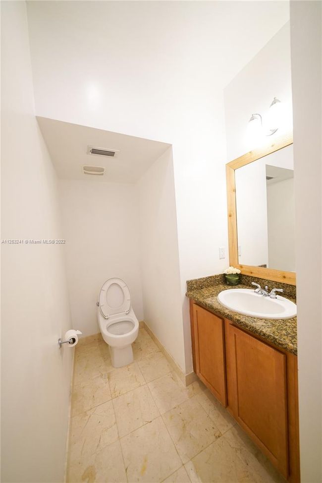 UNIT-35 - 545 Sw 18 Th Ave, Townhouse with 3 bedrooms, 3 bathrooms and null parking in Fort Lauderdale FL | Image 10