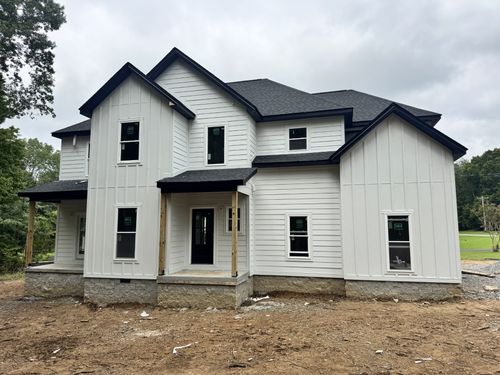 105 Contrary Rd, Burns, TN, 37029-5404 | Card Image