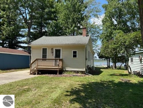 805 Rainbow Dr, East Tawas, MI, 48730-9651 | Card Image