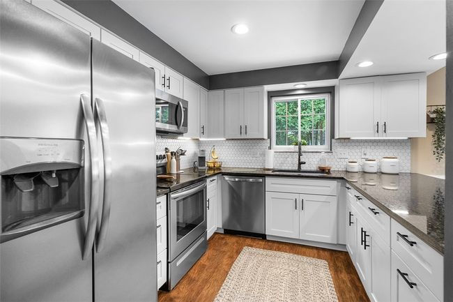 401 Olde Ingomar Ct, Townhouse with 3 bedrooms, 3 bathrooms and 2 parking in McCandless PA | Image 8