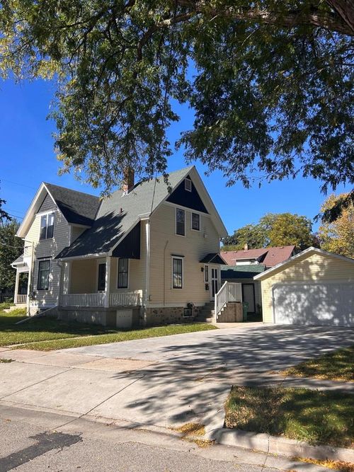 W58N421 Hilbert Avenue, Cedarburg, WI, 53012 | Card Image
