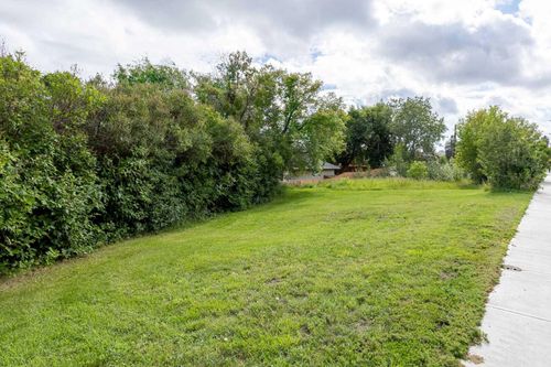 {{alt}} | Card Image