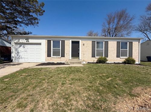 2243 Bolton St, Saint Charles, MO, 63301-1093 | Card Image