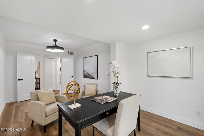 Office, TV room, game room | Image 21