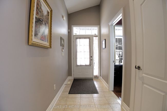 1045 Coyston Crt, House other with 3 bedrooms, 3 bathrooms and 4 parking in Oshawa ON | Image 8