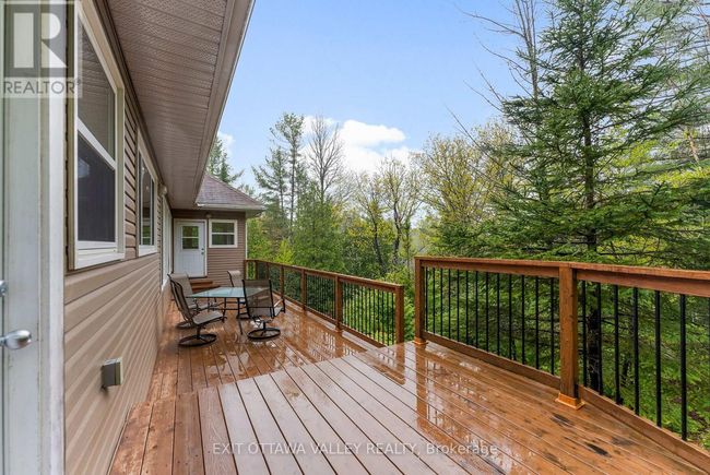 28084 Highway 41, House other with 5 bedrooms, 2 bathrooms and 5 parking in Renfrew ON | Image 34