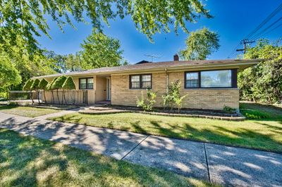 6802 N Lowell Avenue, House other with 3 bedrooms, 3 bathrooms and 1 parking in Lincolnwood IL | Image 2