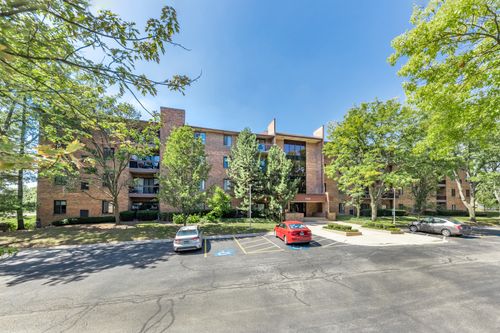 210-7525 Nantucket Dr, Darien, IL, 60561-4719 | Card Image