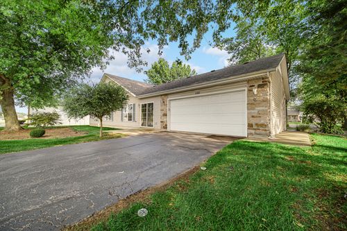 2262 Ramblewood Dr, Highland, IN, 46322-3520 | Card Image