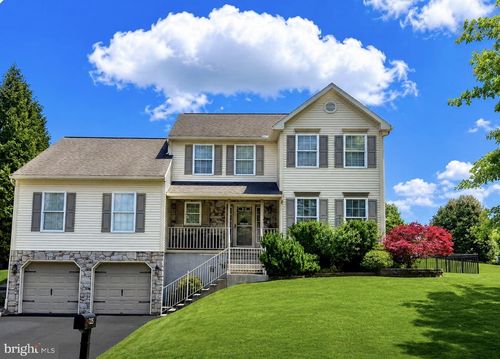 425 Sensen Rd, Wernersville, PA, 19565-1320 | Card Image