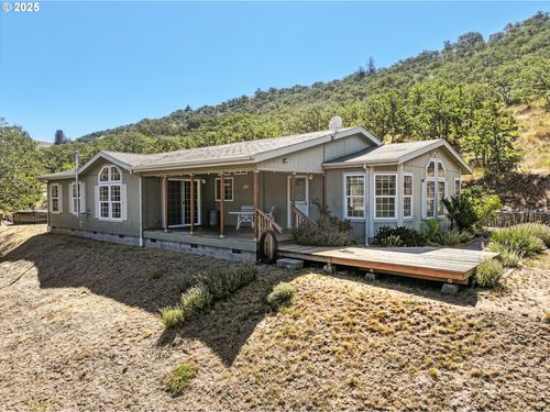 6305 Cherry Heights Rd, The Dalles, OR, 97058-7517 | Card Image