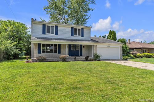 28595 San Carlos St, Southfield, MI, 48076-2333 | Card Image