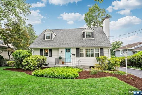 291 Midvale St, Ridgewood, NJ, 07450-4936 | Card Image