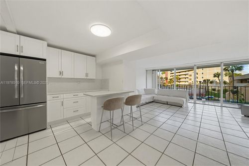 apt-207-9210 Fontainebleau Blvd, Miami, FL, 33172-4239 | Card Image