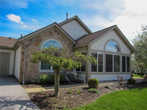 584 Crossings Cir, Tallmadge, OH, 44278-1254 | Card Image