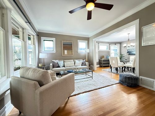 831 Home Ave, Oak Park, IL, 60304-1015 | Card Image