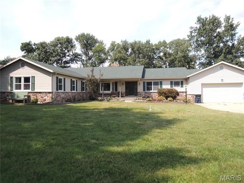4 Willow Circle Dr, Greenville, IL, 62246-2767 | Card Image