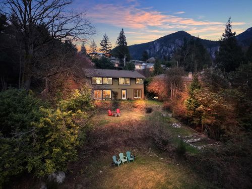 38273 View Pl, Squamish, BC, V8B0B6 | Card Image