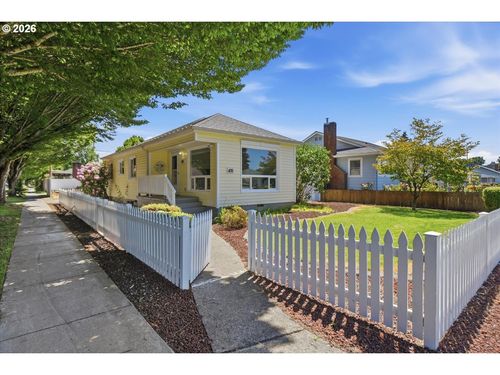 476 20th Ave, Longview, WA, 98632-1428 | Card Image