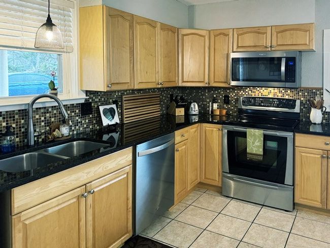 702 E Schubert St, House other with 3 bedrooms, 3 bathrooms and 2 parking in Fredericksburg TX | Image 10